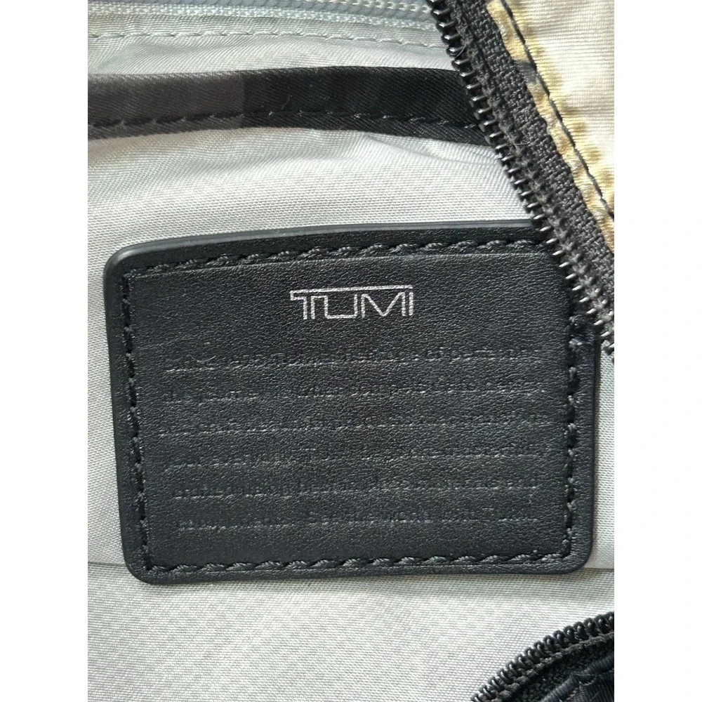 Womens Tumi Voyageur Canton crossbody African Floral Magnetic And Zip Closure